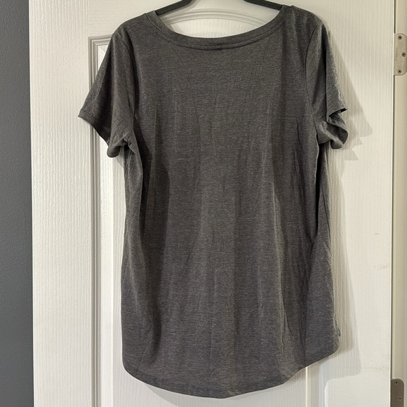 NWT Torrid 1 /‎ 1X Girlfriend Tee - Signature Jersey Game of Thrones Grey V-neck - Picture 5 of 5